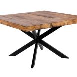 stół ze starego drewna