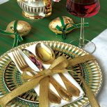 Porcelana Astra India - Polskie Fabryki Porcelany Ćmielów i Chodzież S.A., kryształy - Huta Szkła Julia, obrus - Świat