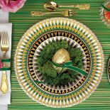 Urszula Michalak z interiordesignblog.com proponuje stylizację stołu pod hasłem: Klasyka w zieleni .