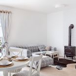 Stołek pół psa marki Ibride Kasia znalazła w internetowym sklepie zoomzoom.pl.