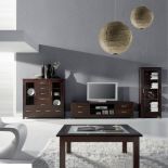 Stolik Enclave zrobiony z litego dębu, blat ma szklany. Cena - 730 zł. BELVIA