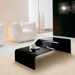 Stolik od Tonin Casa. Czarne hartowane szkło. Cena - 2100 zł. MAX-FLIZ