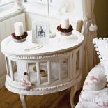 Stolik w salonie jest jak witryna. Francuski klucz