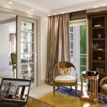 Stolik z krzesełkami w stylu empire – dzieło włoskiej firmy Colombo Stile – to kopie kremlowskich mebli carskich.