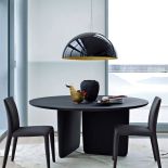 Stół Tobi-Ishi, B B Italia. 30 stołów do jadalni z blatami z drewna, kamienia i szkła