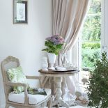 fotel w stylu francuskim