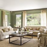 Dom w stylu rustykalnym z widokiem na górskie szczyty