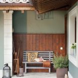 Dom w stylu rustykalnym z widokiem na górskie szczyty