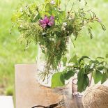 Dom w stylu rustykalnym z widokiem na górskie szczyty