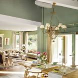 Kwiaty – nie jeden bukiet, tylko małe bukieciki porozstawiane w szklanych wazonikach i kieliszkach w całym domu.