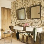 Niełatwo kupić kamienny dom w Pirenejach w stylu rustykalnym. Te najładniejsze przechodzą z pokolenia na