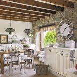 Niełatwo kupić kamienny dom w Pirenejach w stylu rustykalnym. Te najładniejsze przechodzą z pokolenia na