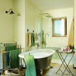 Niełatwo kupić kamienny dom w Pirenejach w stylu rustykalnym. Te najładniejsze przechodzą z pokolenia na