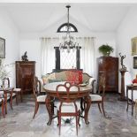 Ogromna nowoczesna, otwarta przestrzeń to zderzenie dwóch światów – antyków i dizajnerskich pomysłów.