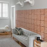 Stylizowana na spatynowane kafelki tapeta z paryskiego Concept Store u Merci. Na ścianie lampy-renifery firmy Karman.