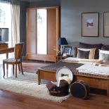 Stylowa aranżacja Black Red White. Toaletka nie tylko do sypialni