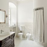 Stylowa i komfortowa. Rustykalny dwór z kamienia i drewna