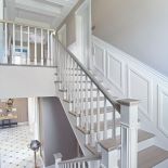 Stylowe schody powstały specjalnie na zamówienie.