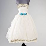 Sukienka od Givenchy. Audrey Hepburn zagrała w niej w filmie? Miłość po południu?.