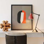 Surowe lampy, które zostały zaprojektowane z myślą o przestrzeniach biurowych i fabrycznych, zauroczyły samą Coco Chanel.