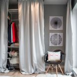 Surowość materiałów została złagodzona subtelnymi mandalami, które stały się motywem przewodnim wystroju.