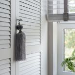 dodatki do sypialni w stylu hamptons