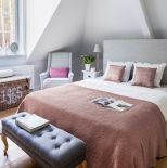 sypialnia na poddaszu styl prowansalski