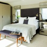 Sypialnia znajduje się w miejscu dawnej powozowni.