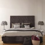 Poduszki i pledy są ze sklepów NAP i Scandinavian Living.