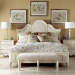 Szafka nocna za 2648 zł netto, łóżko Queen 5147 zł, ławeczka 1599 zł. JRNNIFER COLLECTION