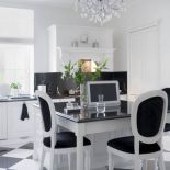 Szafki wykonał Piotr Słowikowski z pracowni stolarskiej Piękne Wnętrza