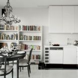 Szafki zrobił na zamówienie zaufany stolarz.