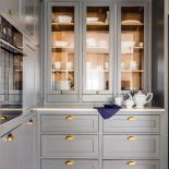 Doskonałe połączenie: francuski szyk i polskie rzemiosło w apartamencie