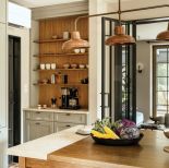 szara kuchnia z drewnem