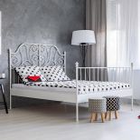 Fot. Shutterstock. Szara sypialnia - inspiracje, dodatki, aranżacje