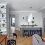 szara wyspa kuchenna z białym blatem