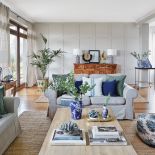 salon w stylu hampton i rustykalnym