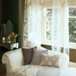 Szezlong obity tkaniną firmy Villa Nova, kolekcja Florence, aranżacja DECODORE.