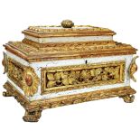 Drewniana XVIII-wieczna szkatułka pochodząca z Włoch