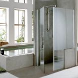 Szklana kabina prysznicowa z chromowaną deszczownicą. NOVELLINI