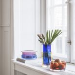 Niebieski wazon do salonu