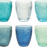 niebieskie szklanki z morskim dekorem