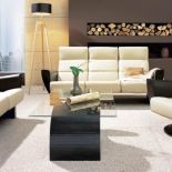 Szkło, bambus i skóra. Różne materiały, a jak dobrze razem wyglądają. Kolekcja Fiore. Fotel - od 2429 zł, sofa