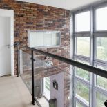 Szkło i cegła. Loft z kotami