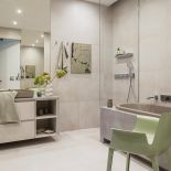 nowoczesna łazienka w eleganckim apartamencie