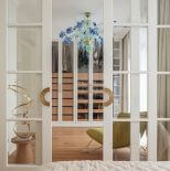 kobieca sypialnia w eleganckim apartamencie