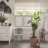 biała łazienka w stylu skandynawskim