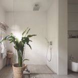 biała łazienka w stylu skandynawskim