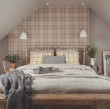 tapeta w kratę w sypialni