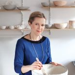 Sztuką może być nawet liść kapusty, pod warunkiem że zobaczysz w nim piękno – jak ceramiczka Kasia Stefańska-Białek.